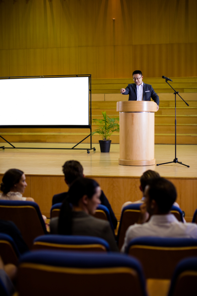 Public speaking classes for kids – confidence and communication lesson
